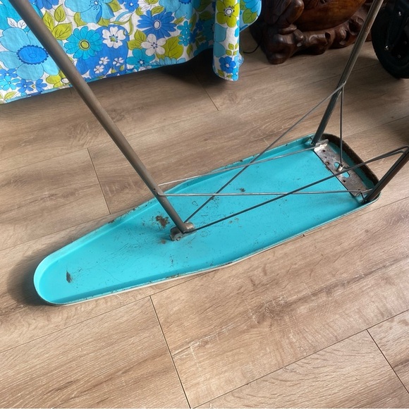 Vintage Disney’s Snow White Wolverine Toy Tin Litho children’s ironing board - Picture 8 of 10